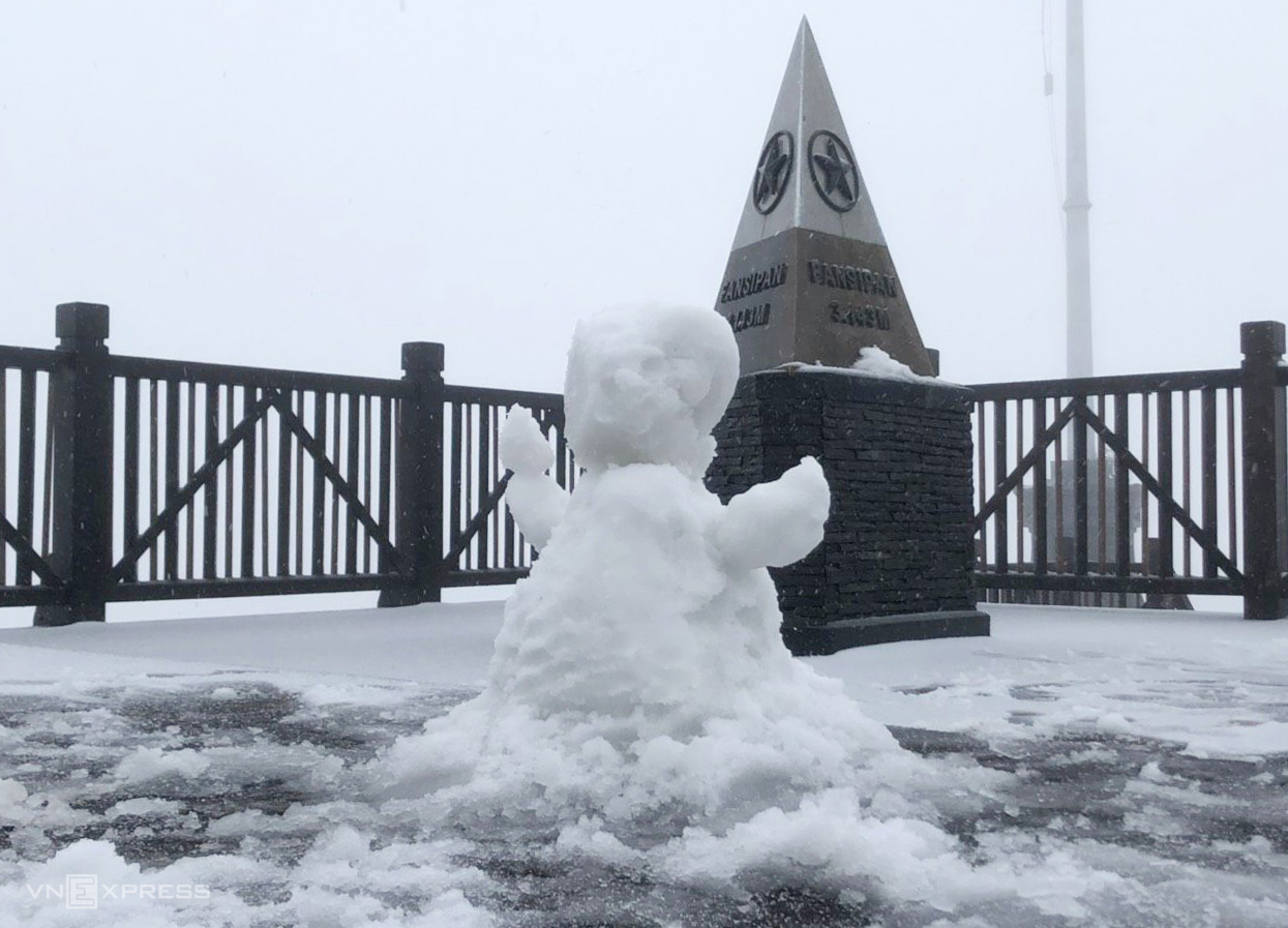 地域】ファンシーパン山頂付近で今年2回目の雪 | ベトナムニュース