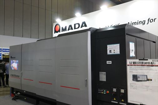 AMADAのファイバーレーザーマシン「LC VALSTER 3015 AJG」