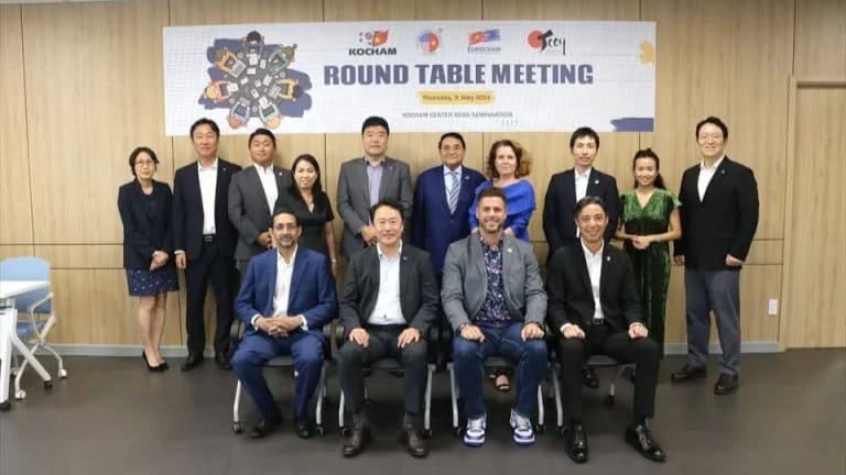 ラウンドテーブルに参加したホーチミン市日本商工会議所のメンバーたち