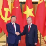 習近平国家主席とトー・ラム書記長の握手
