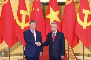 習近平国家主席とトー・ラム書記長の握手