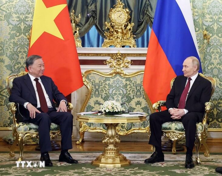 ロシアのプーチン大統領とクレムリンで会談するベトナムのトー・ラム書記長