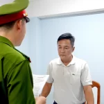 警察の取り調べを受けるタン容疑者