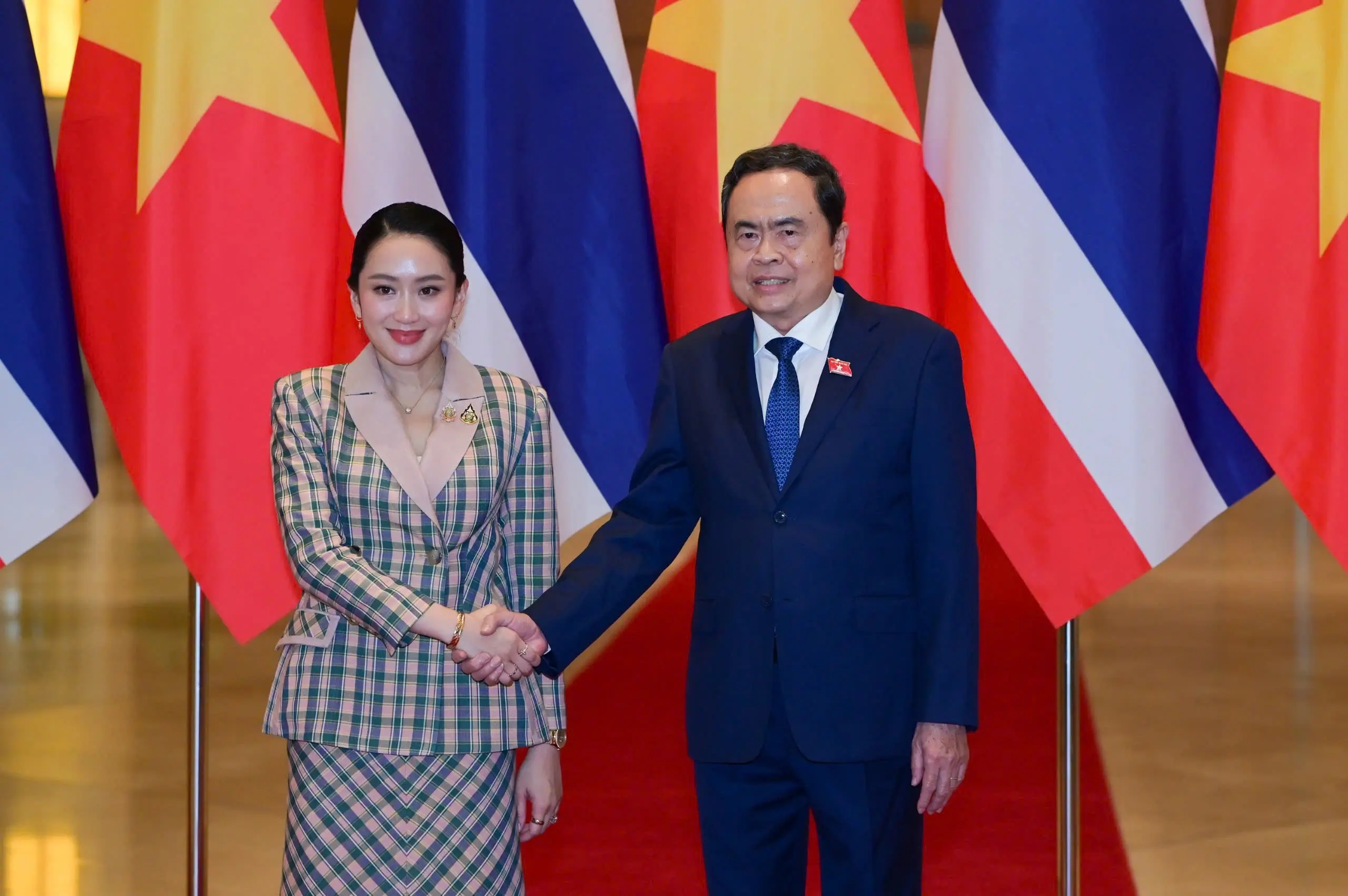 ベトナムのチャン・タイン・マン国会議長とタイのペートンタン・シナワット首相