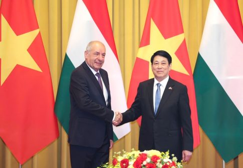 ベトナムのルオン・クオン国家主席氏とハンガリーのシュヨク・タマーシュ大統領