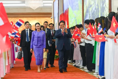 タイのペートンターン・シナワット首相とベトナムのファン・ミン・チン首相