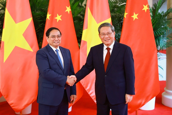 天津会談したベトナムのファム・ミン・チン首相と中国の李強首相