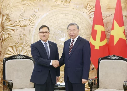 ベトナムのトー・ラム書記長と韓国のチェ・ヨンサム大使