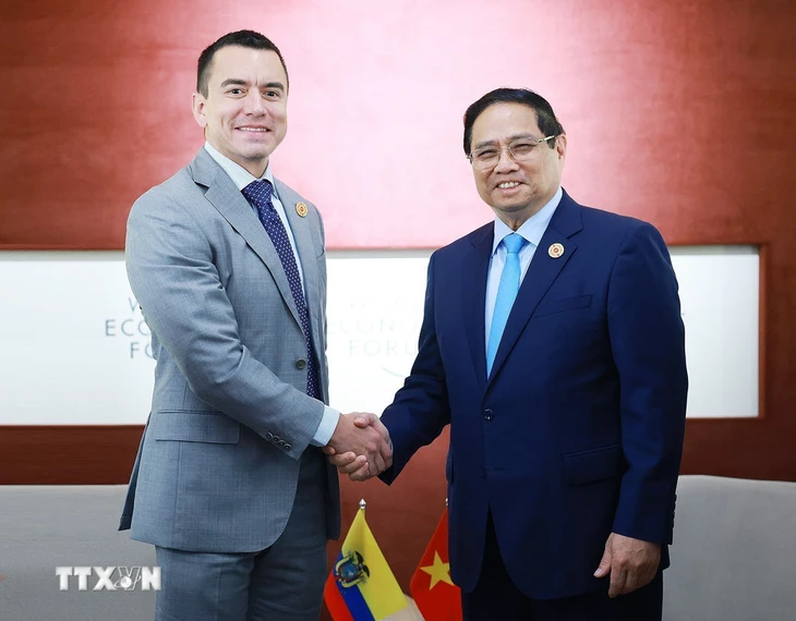 ベトナムのファン・ミン・チン首相とエクアドルのダニエル・ノボア大統領