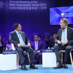 WEFに登壇したファン・ミン・チン首相とボルゲ・ブレンデ会長