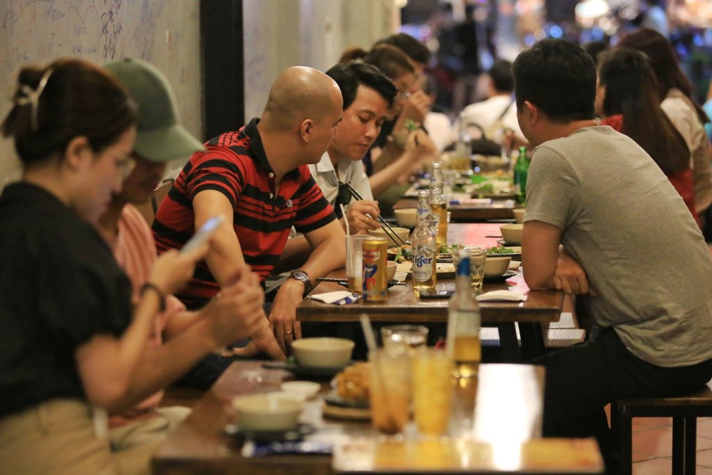 ベトナムで繁盛する小規模事業者の飲食店