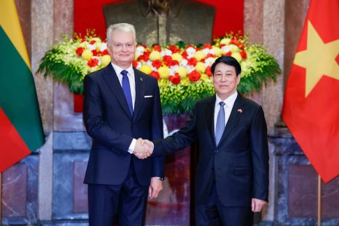 ベトナムのルオン・クオン国家主席とリトアニアのギタナス・ナウセーダ大統領