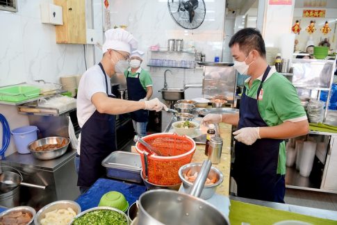 小規模飲食店の厨房の様子