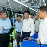 ハノイ市人民委員会のグエン・マイン・クエン副主席（左端）
