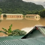 洪水で水没したゲアン省の村