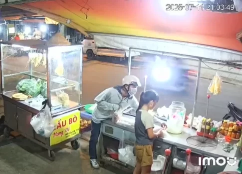 店番中に現金を盗まれた少女