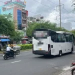 交通事故を起こしたバス