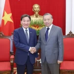 ベトナムのトー・ラム書記長と韓国のパク・チャンダル大統領特使