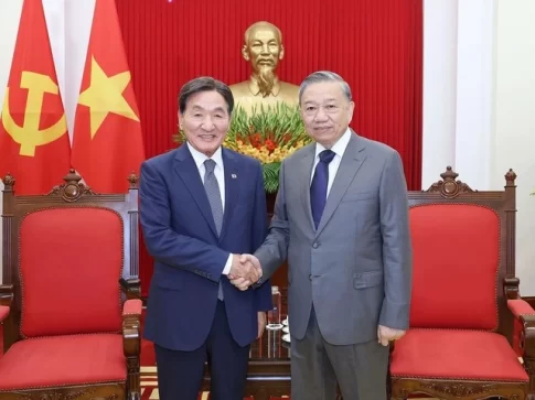 ベトナムのトー・ラム書記長と韓国のパク・チャンダル大統領特使