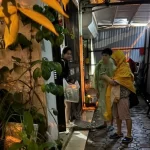 台風の影響で非難する住民