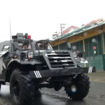 台風被害に備える軍隊の特殊車両