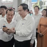 カントー市行政センターを視察するマン国会議長