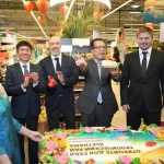 ベトナムコーナー開所式に参加したベトナム駐ロシア特命全権大使のダン・ミン・コイ氏