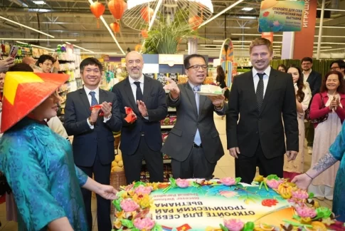 ベトナムコーナー開所式に参加したベトナム駐ロシア特命全権大使のダン・ミン・コイ氏