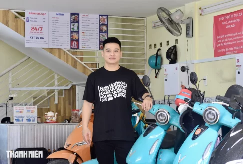 「5つ星」電動バイク充電店舗のオーナー