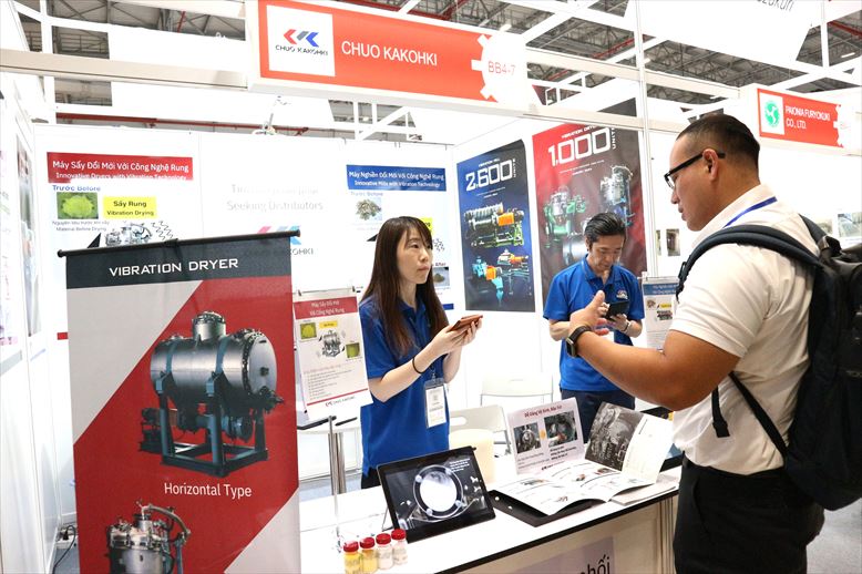 MTA VIETNAM 2025に出展した中央化工機のブース