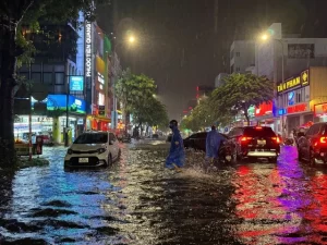大雨により浸水したダナン市内の様子