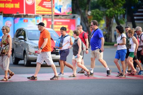 ホーチミン市を観光する外国人