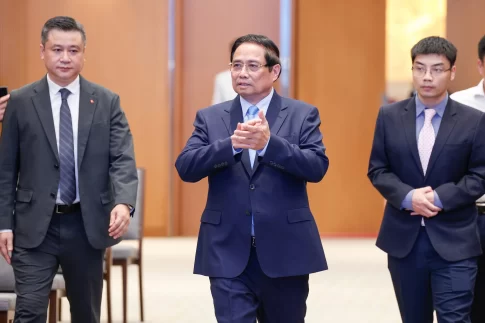 会議に参加したファン・ミン・チン首相