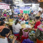 伝統的な市場内の食堂