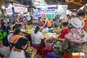 伝統的な市場内の食堂