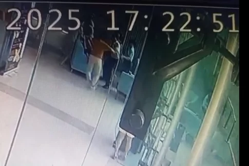 暴行事件のあった現場の監視カメラ映像