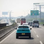 ホーチミン市～ロンタイン高速道路を走行する車両