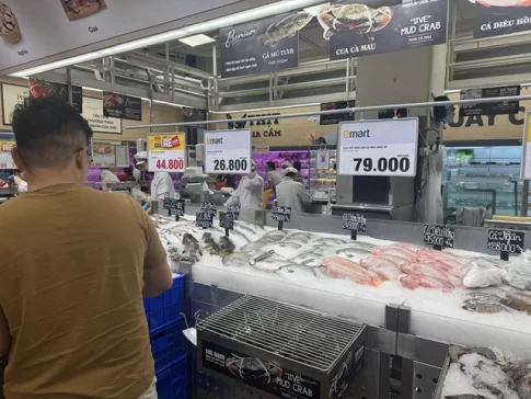 ベトナム国内のスーパーマーケットで販売される水産物