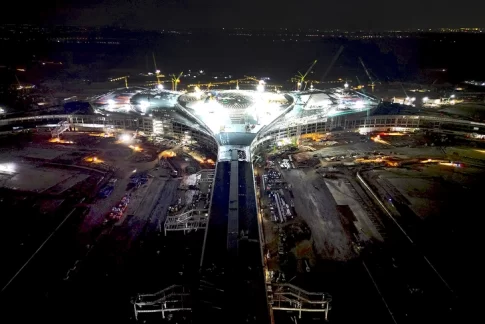 夜間も工事が進むロンタイン空港