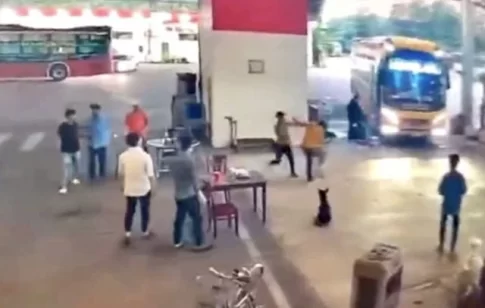 乗客の奪い合いトラブルから暴行に及んだバス会社スタッフ