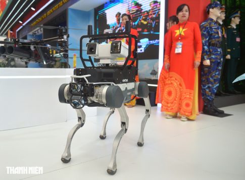 初公開された巡回警備ロボット「VSR01」