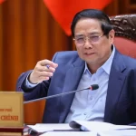会議で発言するファン・ミン・チン首相
