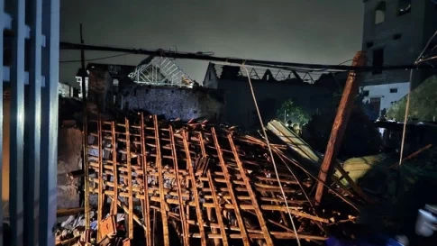 竜巻の被害を受けた建物（ニンビン省）