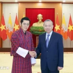 ブータンのワンチュク国王とトー・ラム書記長