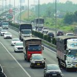 渋滞するホーチミン市～チュンルーン高速道路