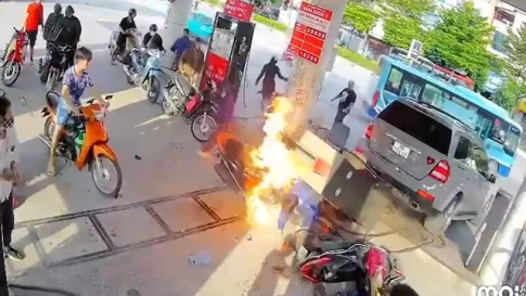 給油機が倒れて出火したガソリンスタンド