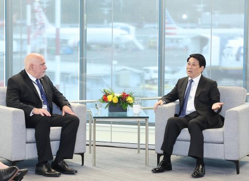 ベトナムのルオン・クオン国家主席とコストコのロン・バクリス最高経営責任者（CEO）