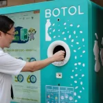 フエ大学に設置されたペットボトルと缶の返却機