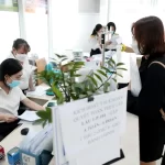 税務局での手続きの様子