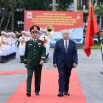 ベトナム国防省本部でファン・バン・ザン国防相とトルコのヤシャル・ギュレル国防相